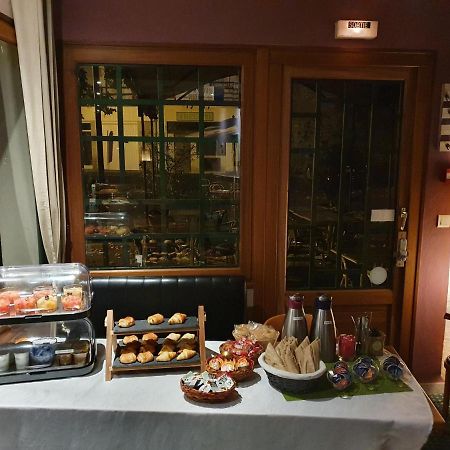 Hotel Restaurant La Promenade Gourdon-en-quercy Buitenkant foto